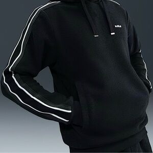 LeBron Standard Issue
Men's Therma-FIT Pullover
Basketball Hoodie MEN’s XL NWT